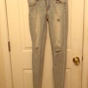 American Eagle light wash skinny jeans